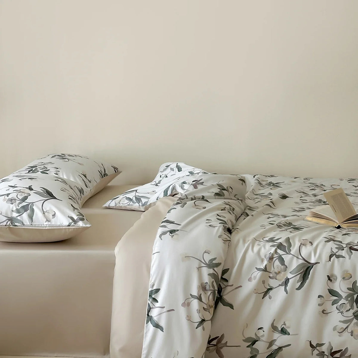 Duvet Cover Set Cotton Satin Reversible 4-Piece Concealed Closures