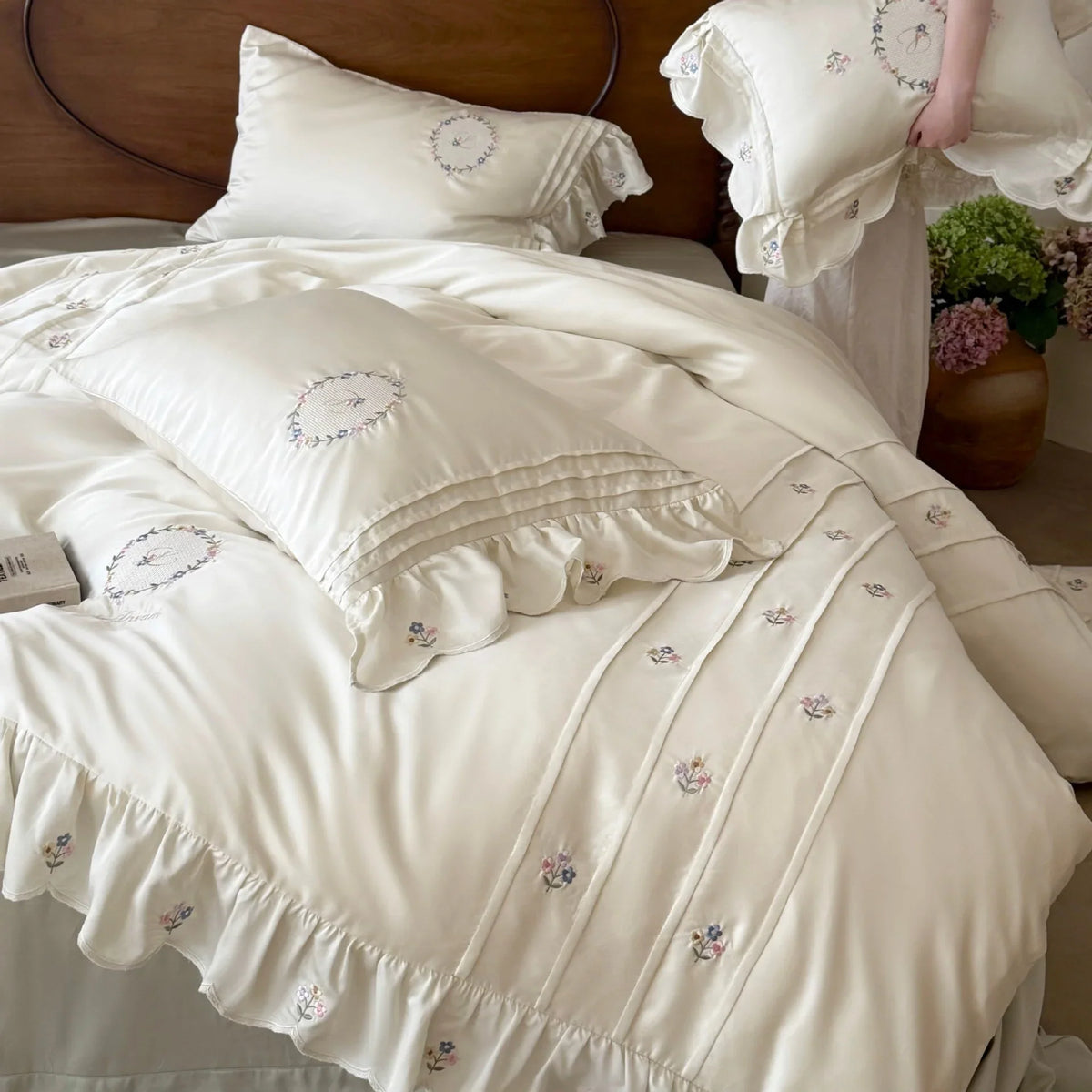 Duvet Cover Set Embroidered Cotton Satin 4-Piece