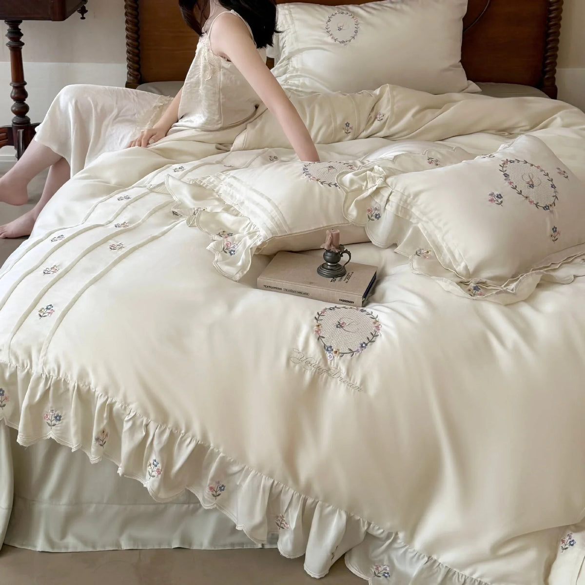 Duvet Cover Set Embroidered Cotton Satin 4-Piece