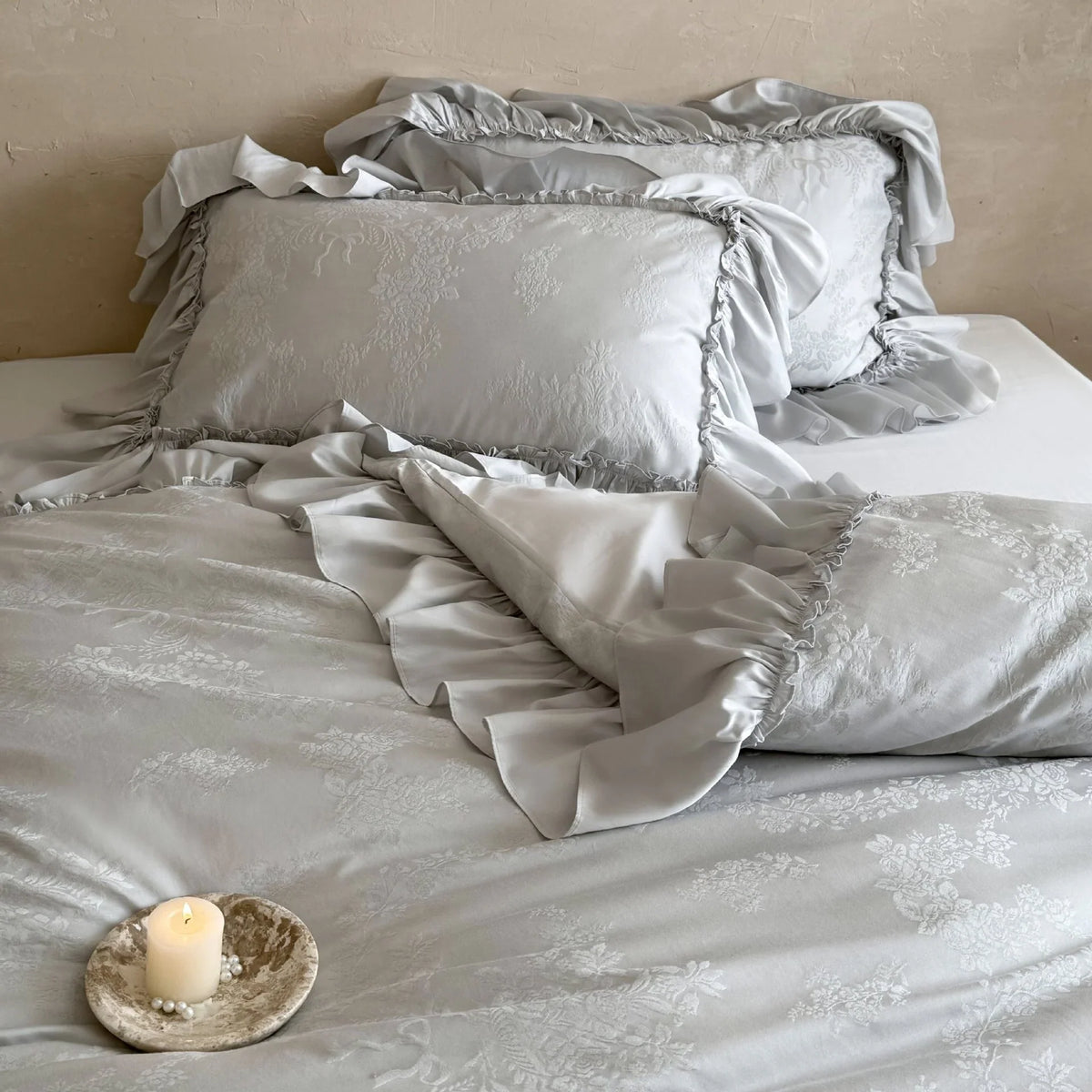 Duvet Cover Set Jacquard Floral Ruffle Trim Satin-Like Finish