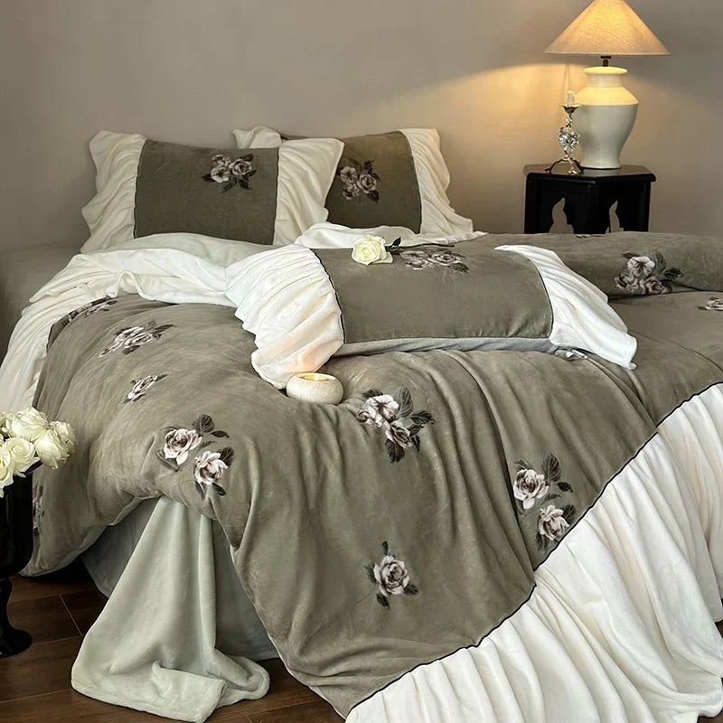 Duvet Cover Set Velvet-Look Microfiber Reversible Embroidered 4-Piece