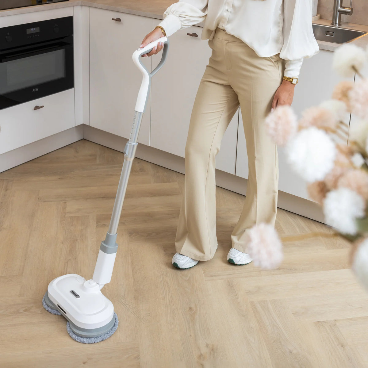 Electric Mop Cordless Spray System Washable Microfiber Pads