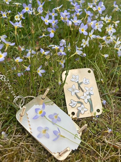 Flower Press Compact With 10 Reusable Blotter Sheets