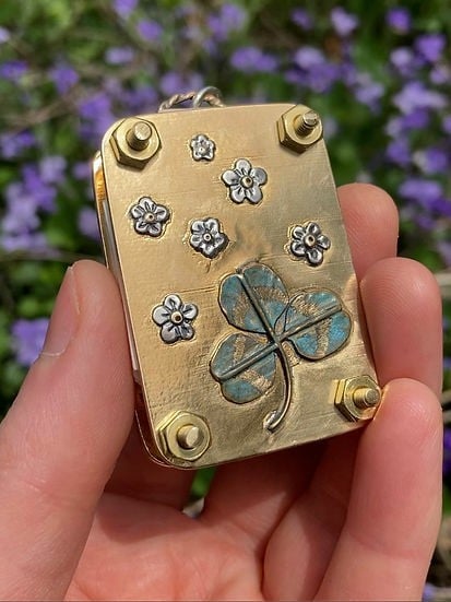 Flower Press Compact With 10 Reusable Blotter Sheets