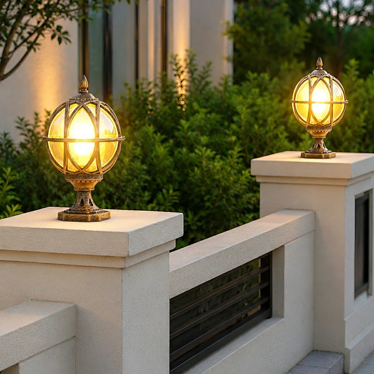 Outdoor Post Light Weather-Resistant Glass Globe Hardwired E27 Socket