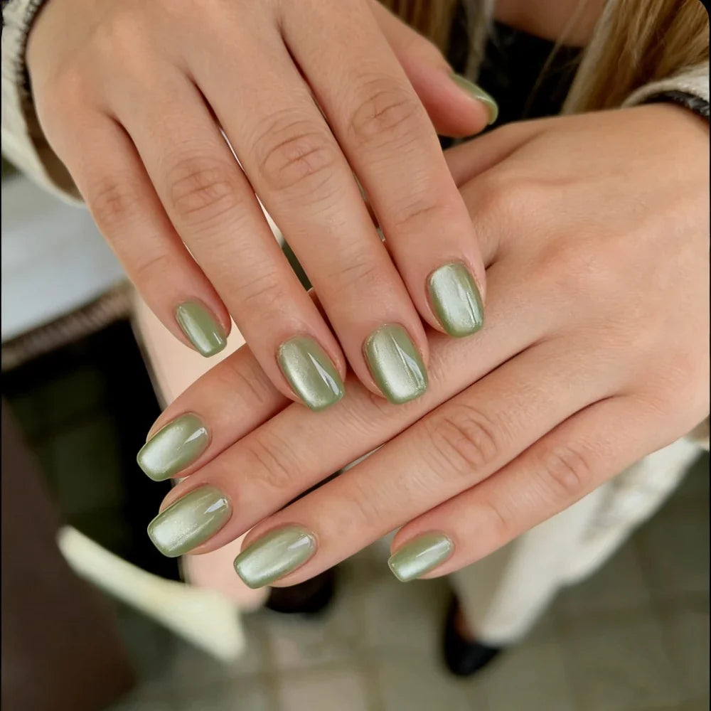 Press-On Nail Kit Holiday Designs No Glue
