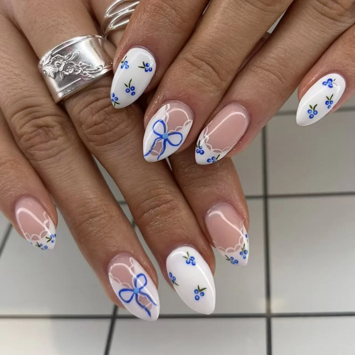 Press-On Nail Kit Holiday Designs No Glue
