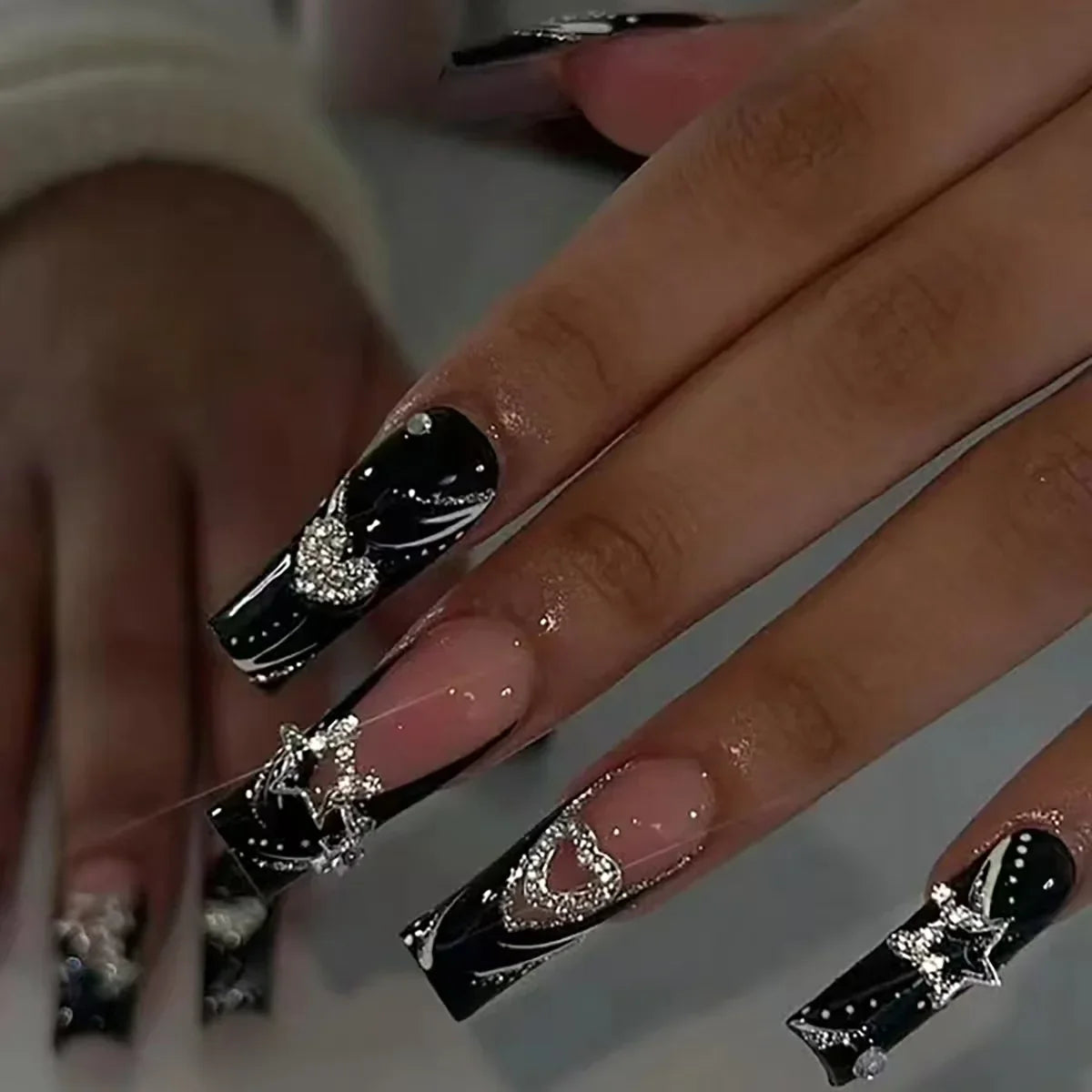 Press-On Nail Kit Holiday Designs No Glue
