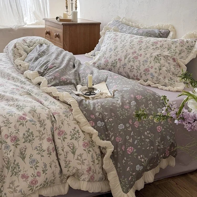 Quilt Set Reversible Vintage Floral Ruffle & Pillowcases