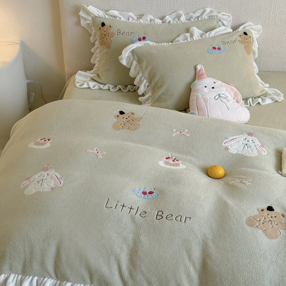 Quilted Bedding Set Medallion Jacquard Ruffle Trim