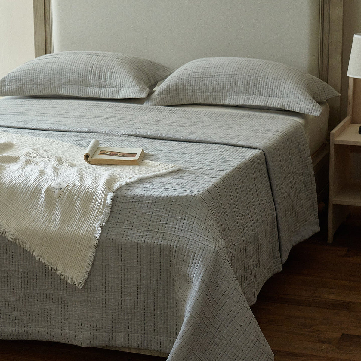 Quilted Bedspread Set Cotton Blend 91 x 94 Inches