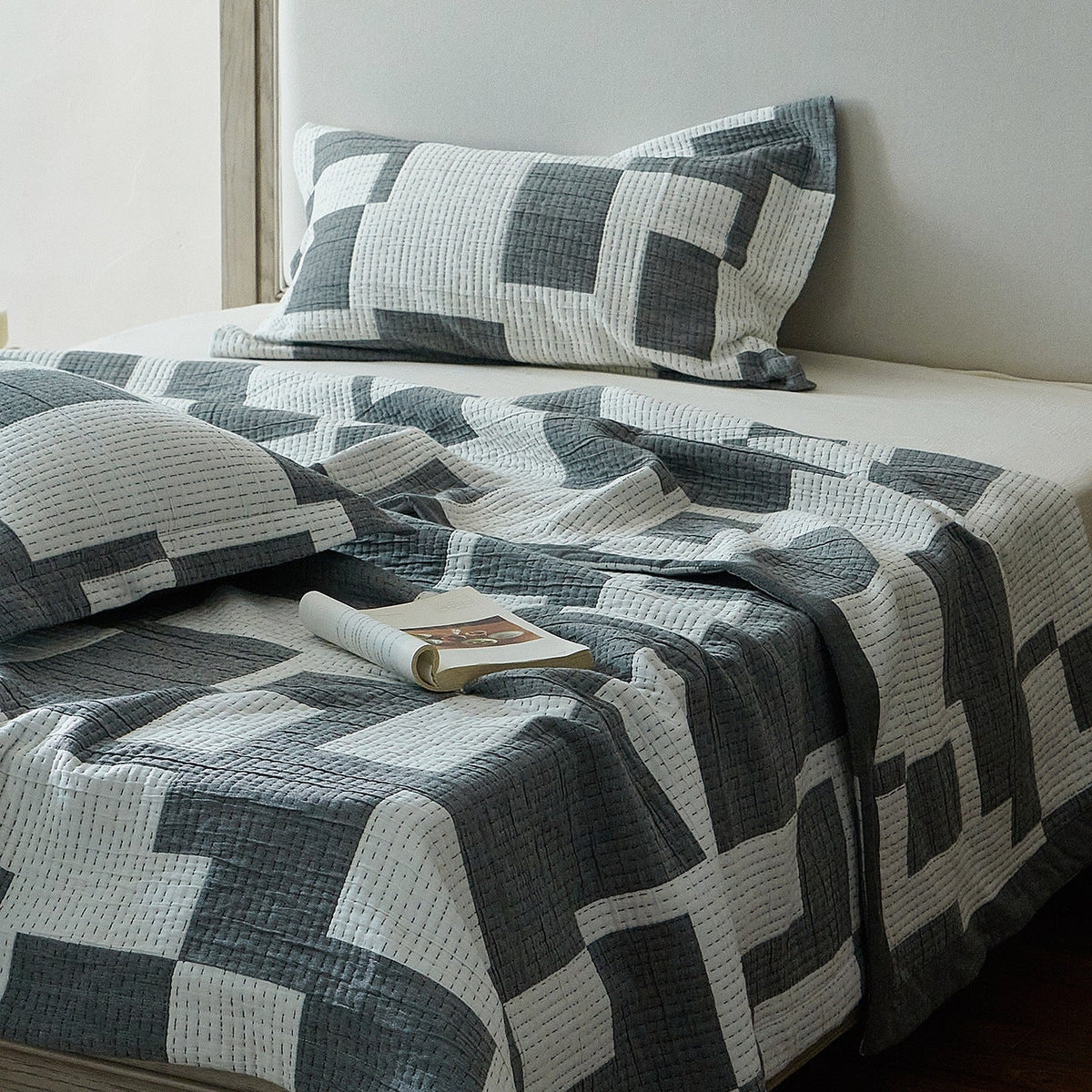 Quilted Bedspread Set Cotton Blend 91 x 94 Inches