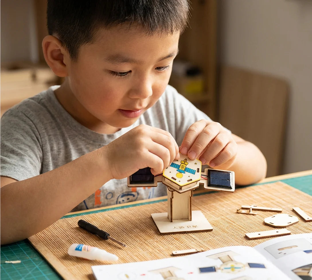 STEM Building Kit Snap-Together Hydraulic Arm & Propeller Plane