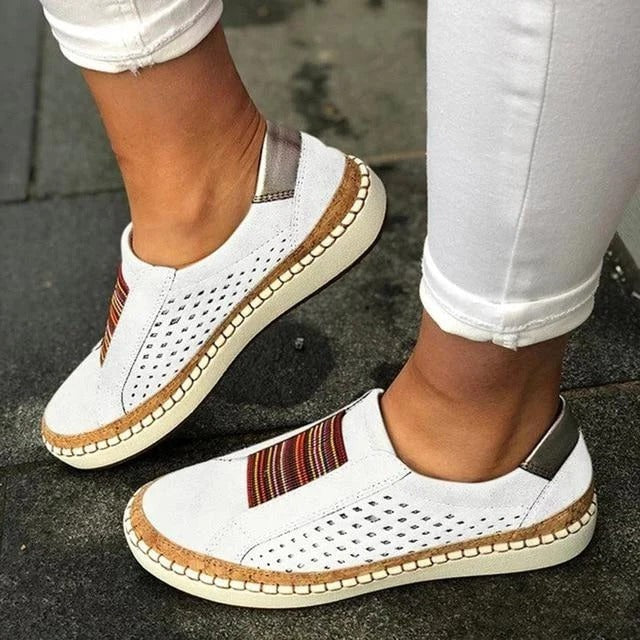 Slip-On Sneakers Breathable Flat-Bottom Structured Support Toe Clasp