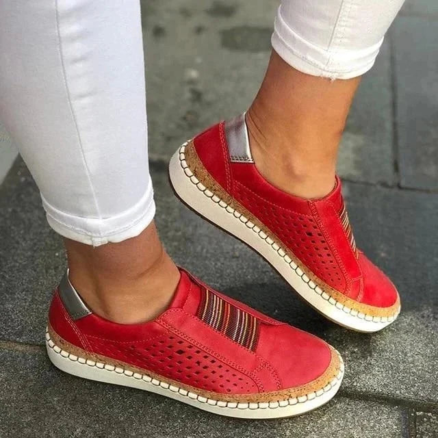 Slip-On Sneakers Breathable Flat-Bottom Structured Support Toe Clasp