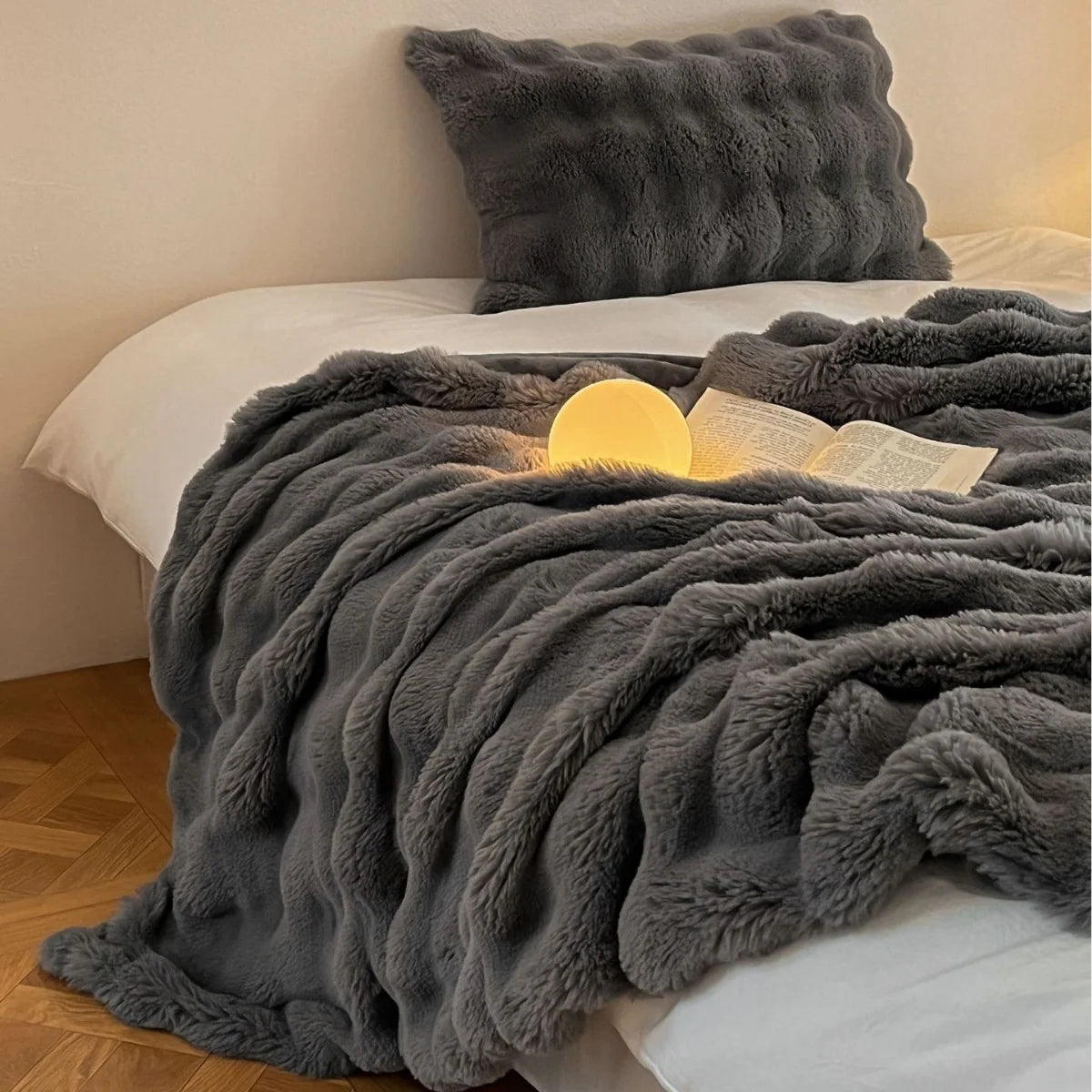 Throw Blanket Milk-Fiber Fleece Lightweight & Heat-Retaining