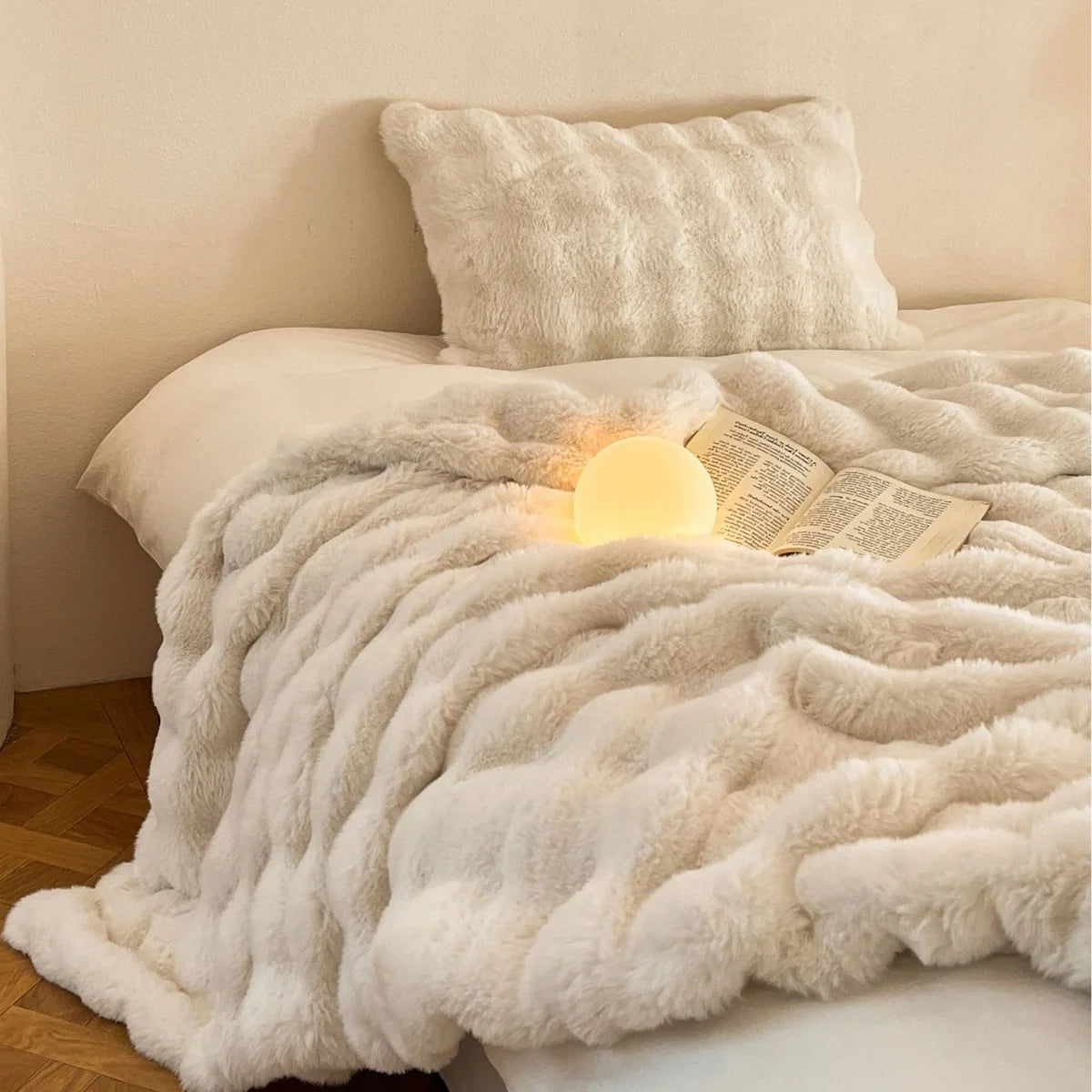 Throw Blanket Milk-Fiber Fleece Lightweight & Heat-Retaining