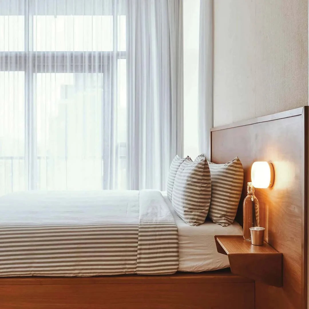 Wall Sconce Slim Integrated LED Frosted Diffuser