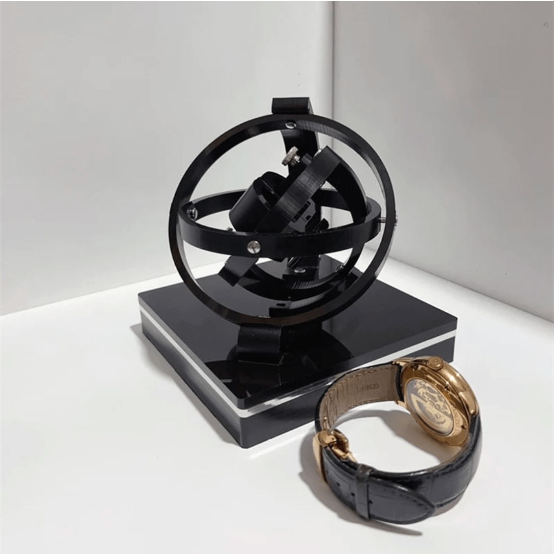 Elegant Automatic Watch Winder for Timeless Display