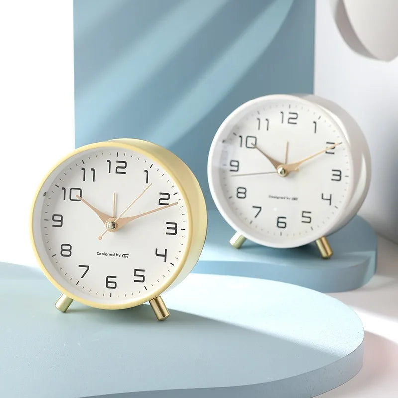 Serene Scandinavian Table Clock – A Touch of Minimalist Elegance