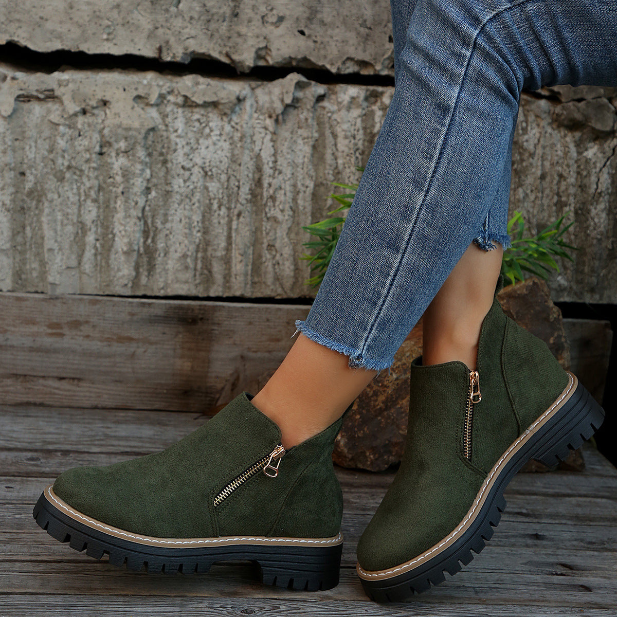 Chic and Cozy Women's Boots | Insulated Winter Footwear