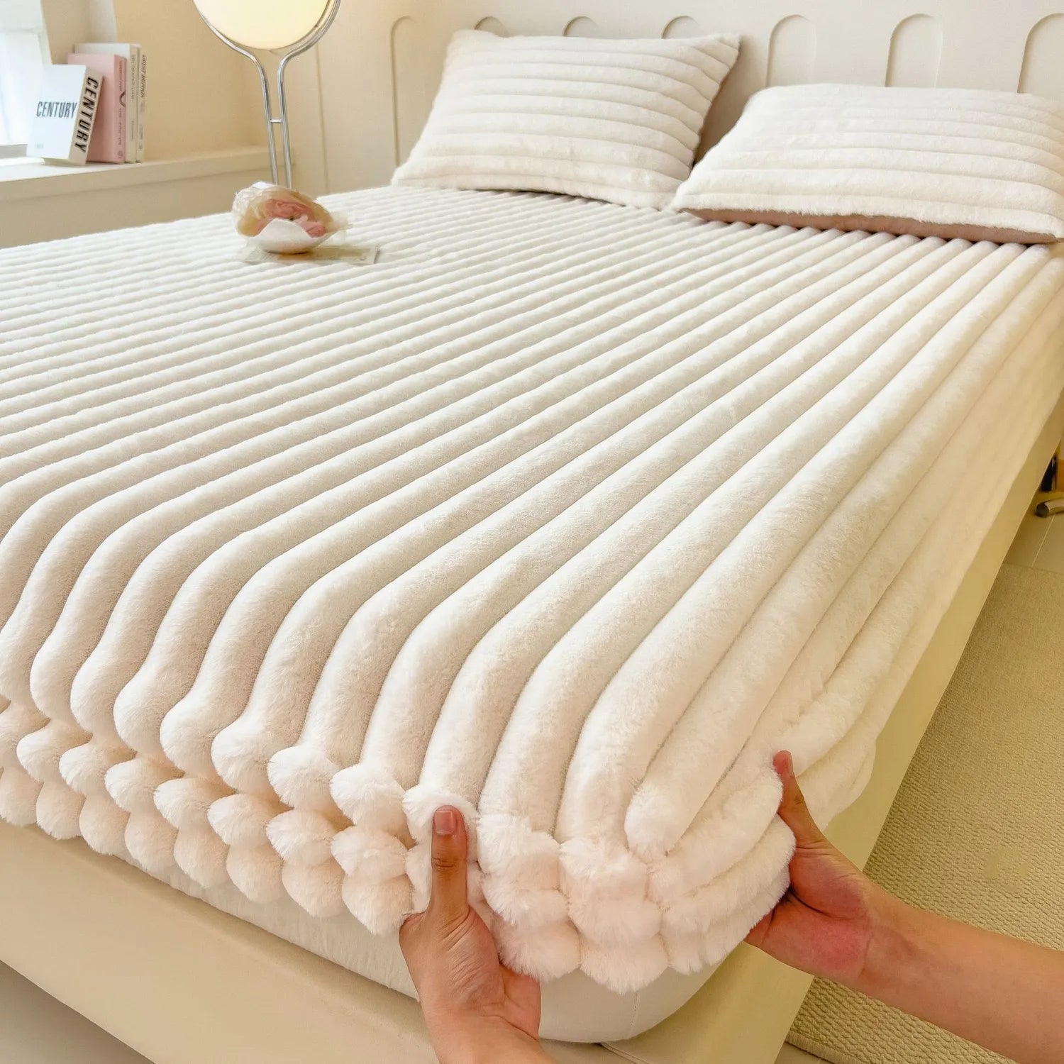 Luxurious Velvet Fitted Sheet - Soft Comfort & Secure Fit