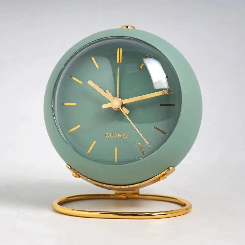 Silent Mechanism Round Alarm Clock with Gold Base – Quartz Design