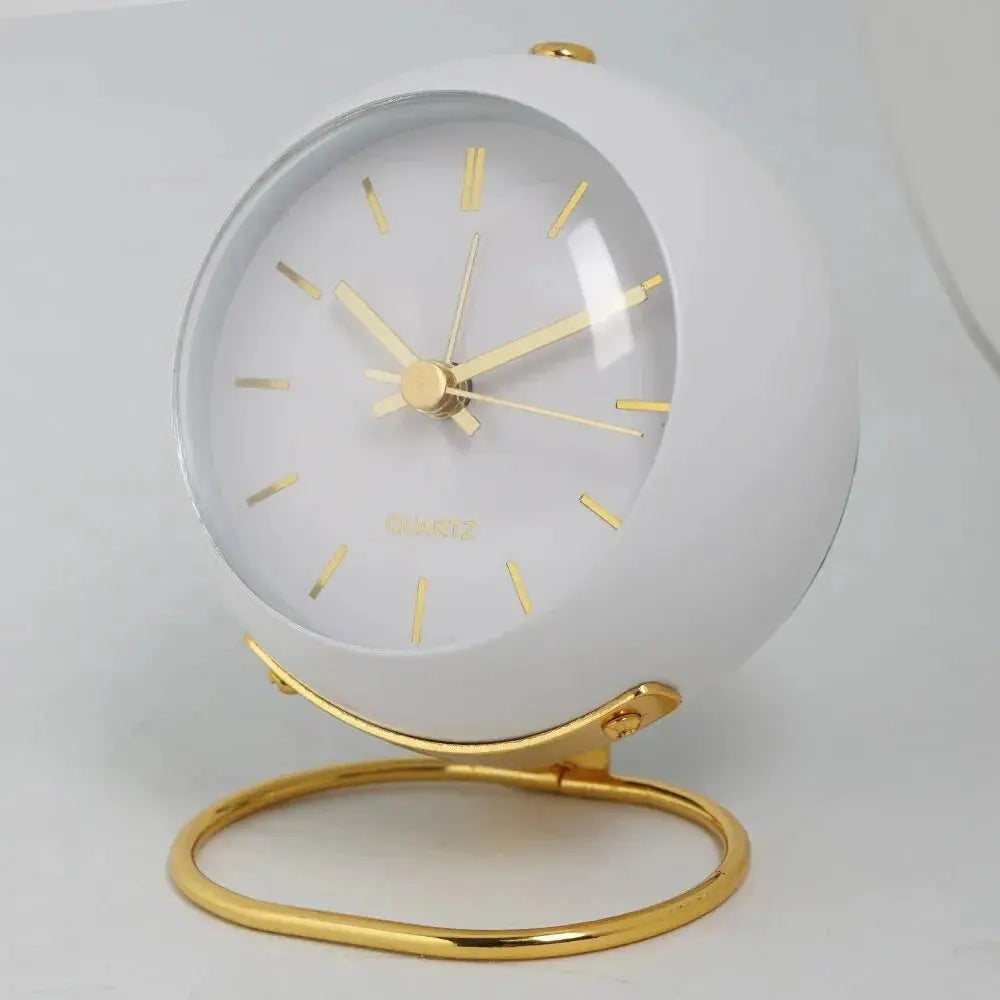 Silent Mechanism Round Alarm Clock with Gold Base – Quartz Design