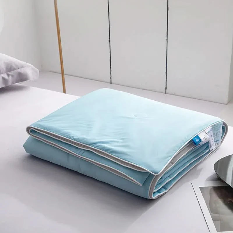 Soft Summer Blanket in Ice Silk – Breathable and Comfortable