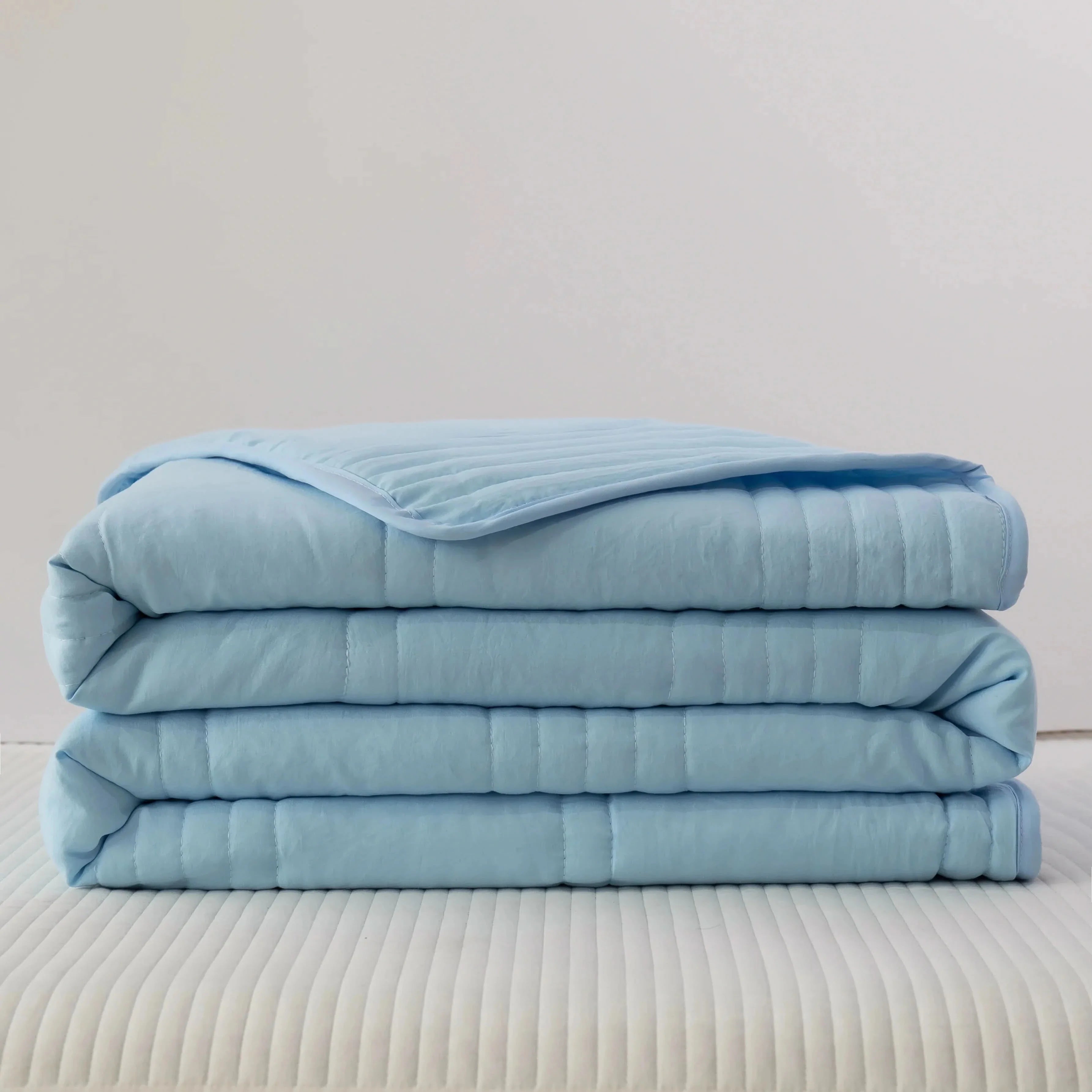 Lightweight Cooling Blanket – Soft and Breathable Fabric