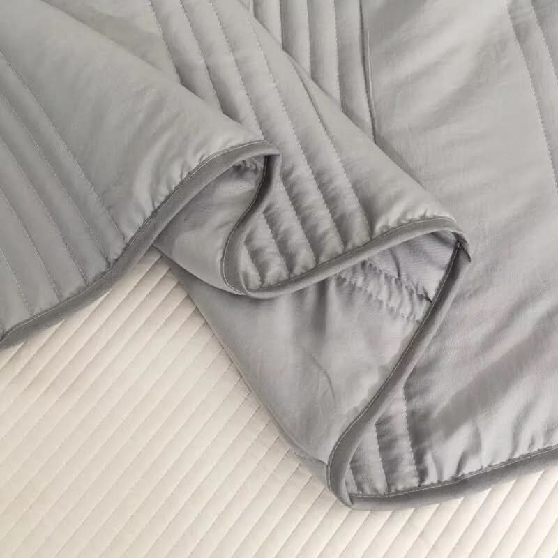 Lightweight Cooling Blanket – Soft and Breathable Fabric