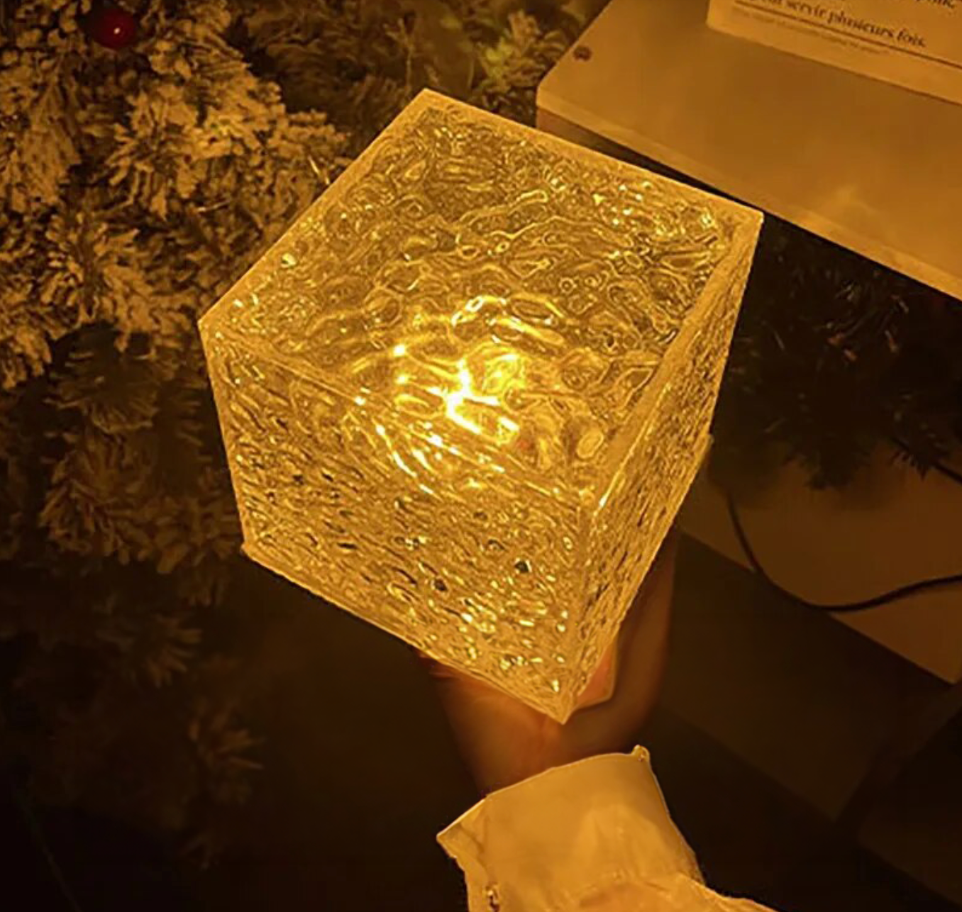 Remote-Controlled Ambient Light – 16-Color Wave Lamp