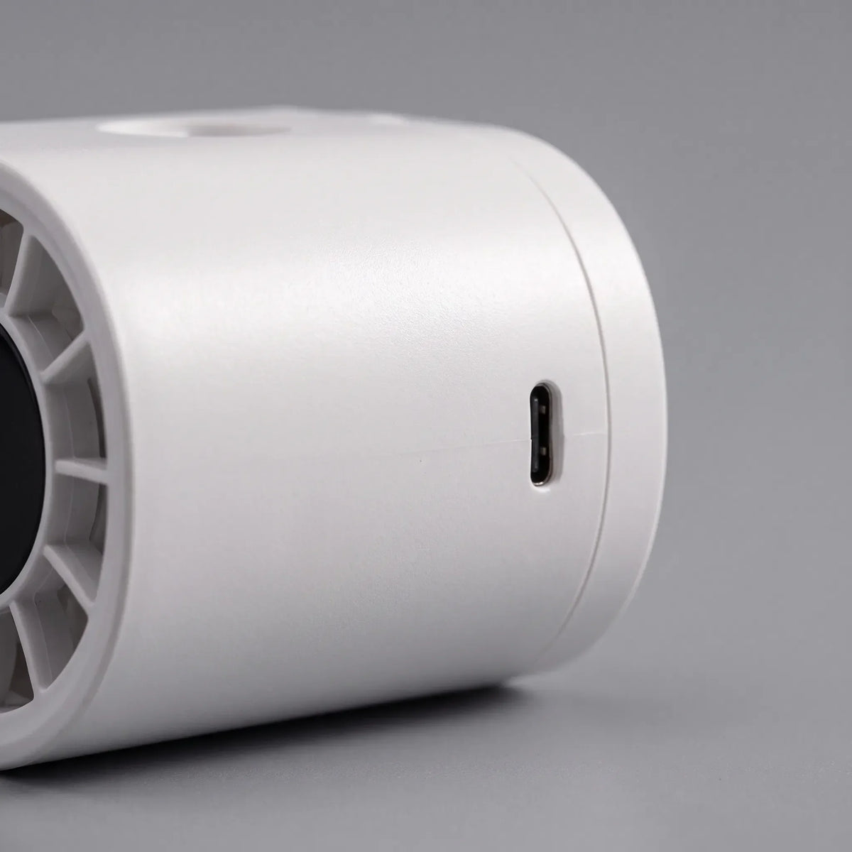 Portable Clip-On Fan with Digital Screen – 360° Rotation & 100 Speed Settings for Car, Desk, and Stroller