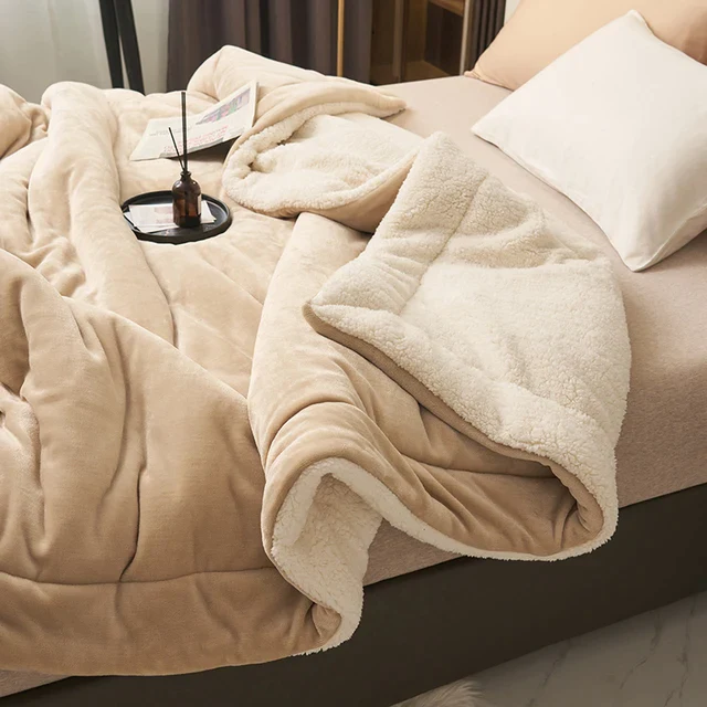 CozyNest – Premium Soft Fleece Throw Blanket