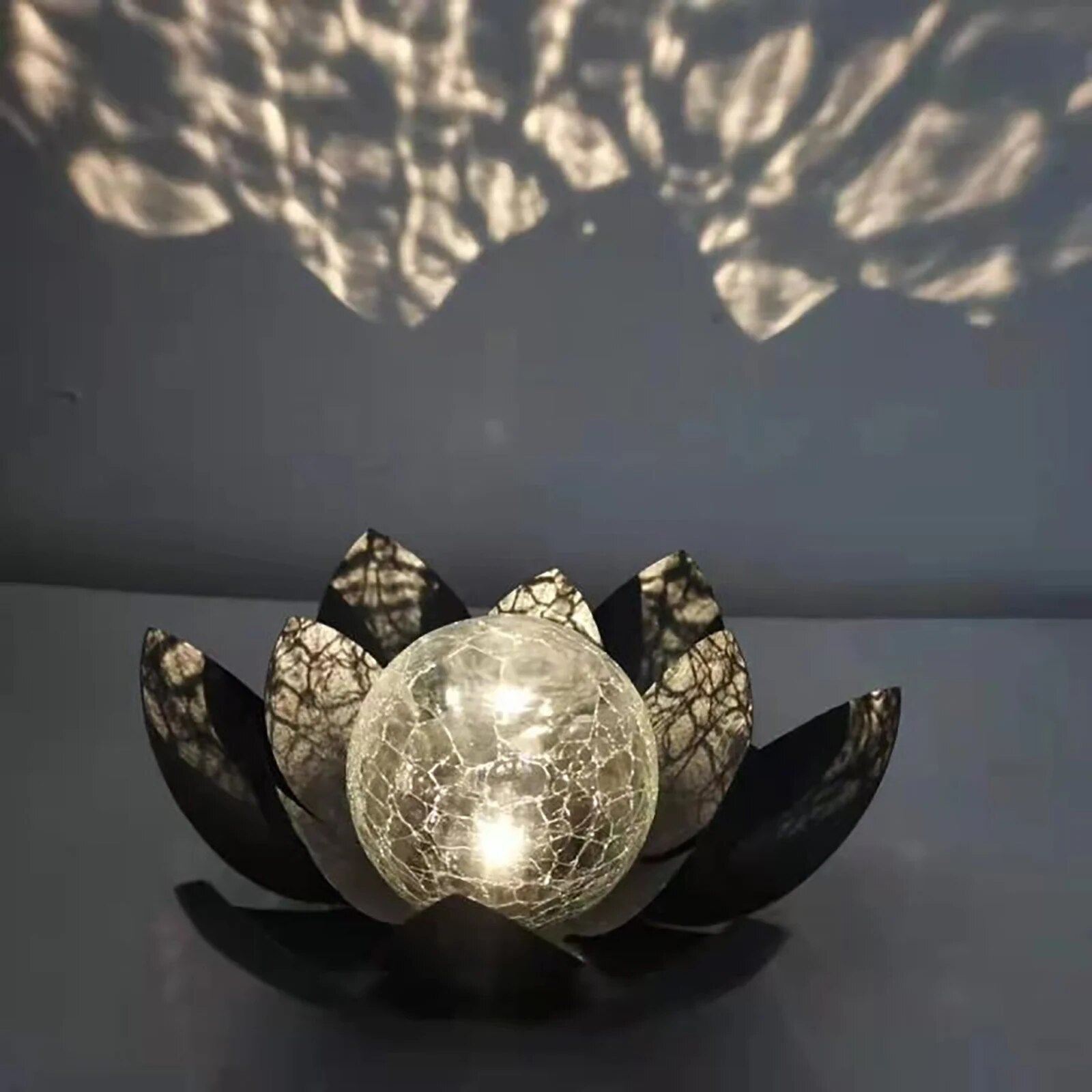 SerenityGlow – Solar Lotus Lantern for Charming Outdoor Spaces