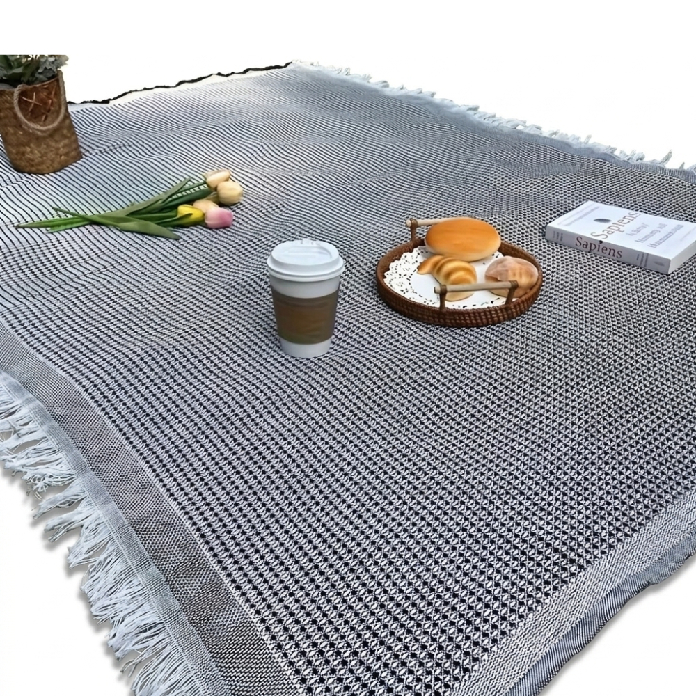 Waterproof Outdoor Blanket 180x180 cm – Foldable for Picnics