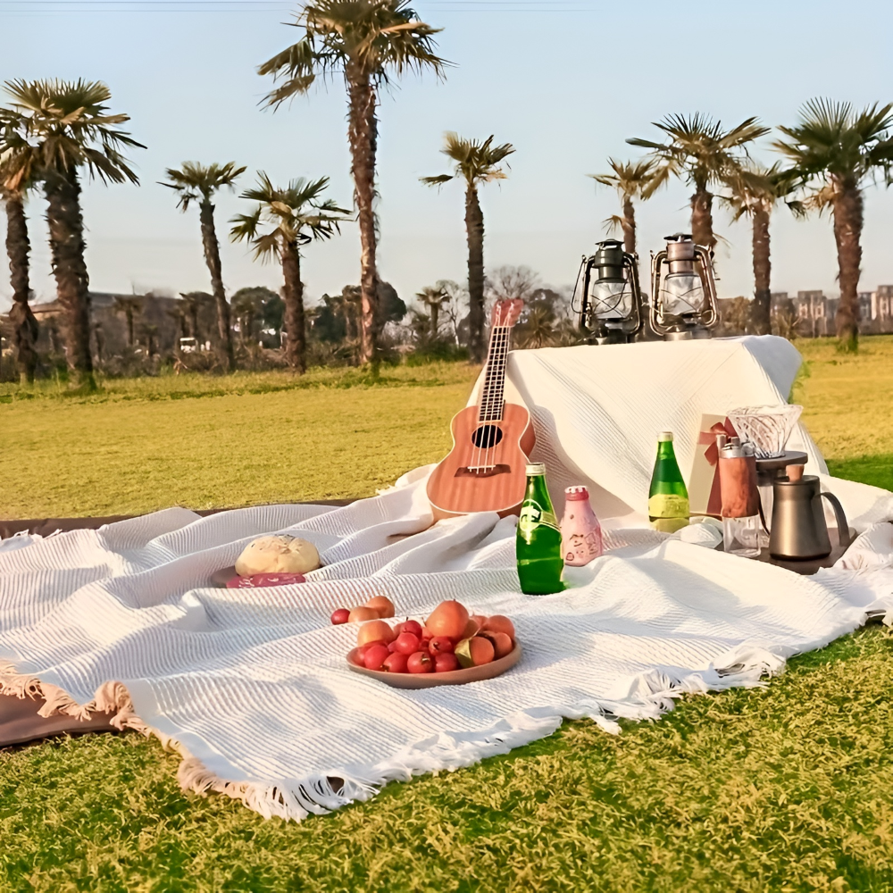 Waterproof Outdoor Blanket 180x180 cm – Foldable for Picnics