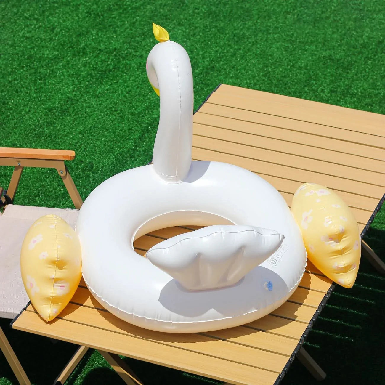 Swan-Shaped Float for Pool and Beach Activities – Durable Design