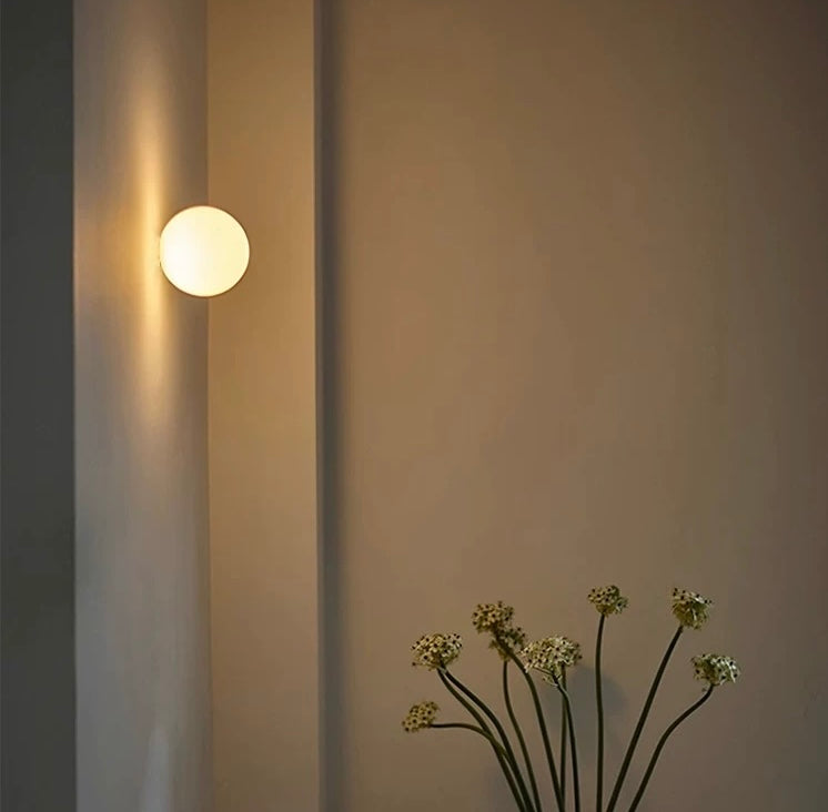 Warm White Light Globe Lamp for Wall Mounting