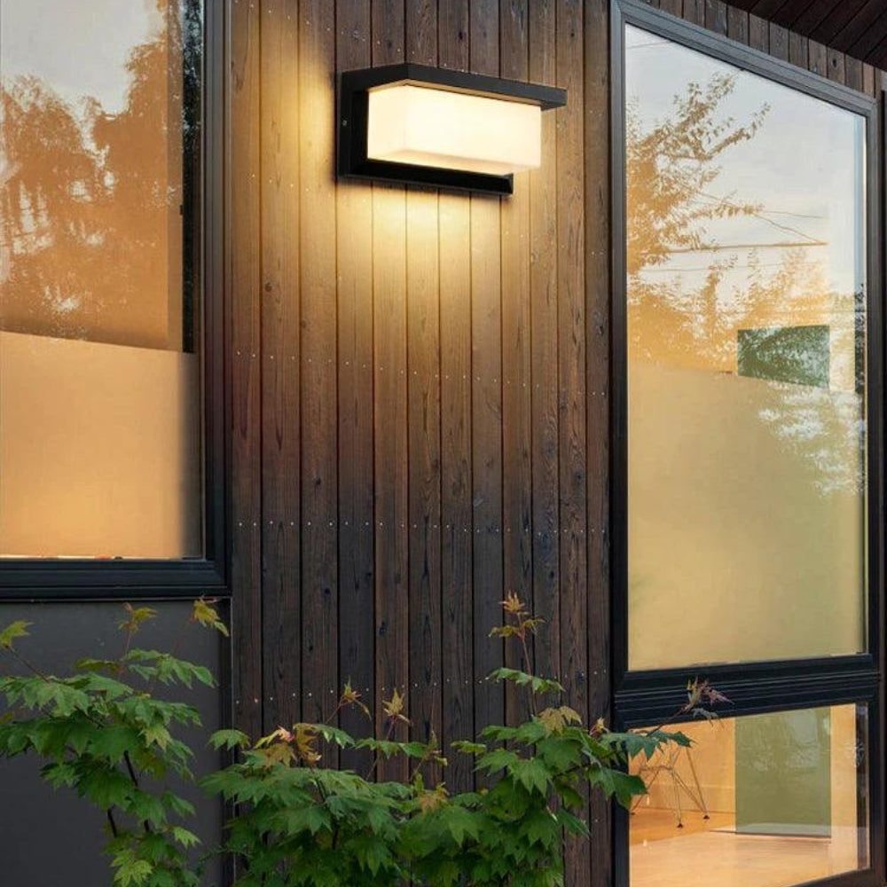 Wall Light with Automatic Activation | Weatherproof for Entrances and Pathways