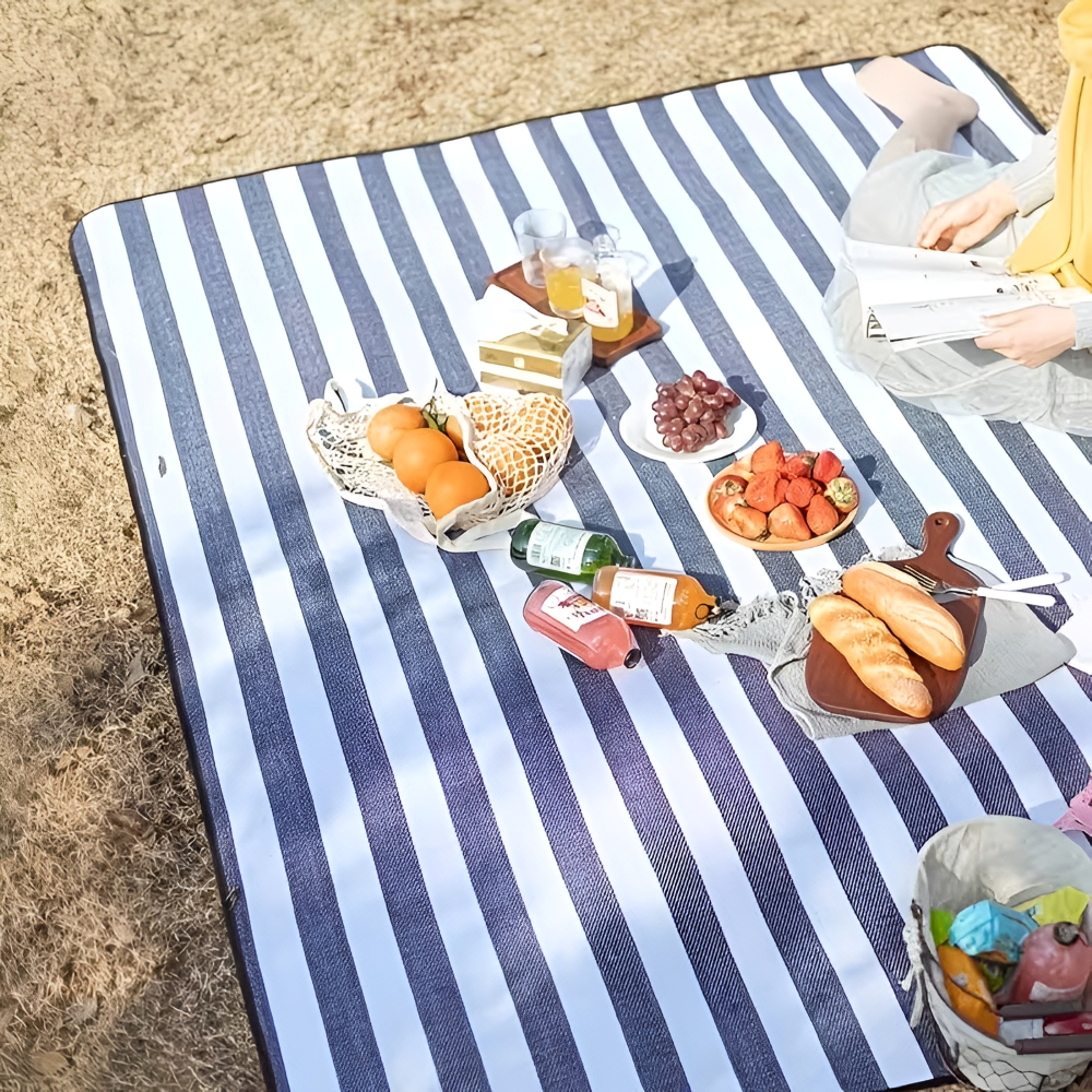 Foldable Picnic Blanket 200x200cm – Waterproof with Carry Handle