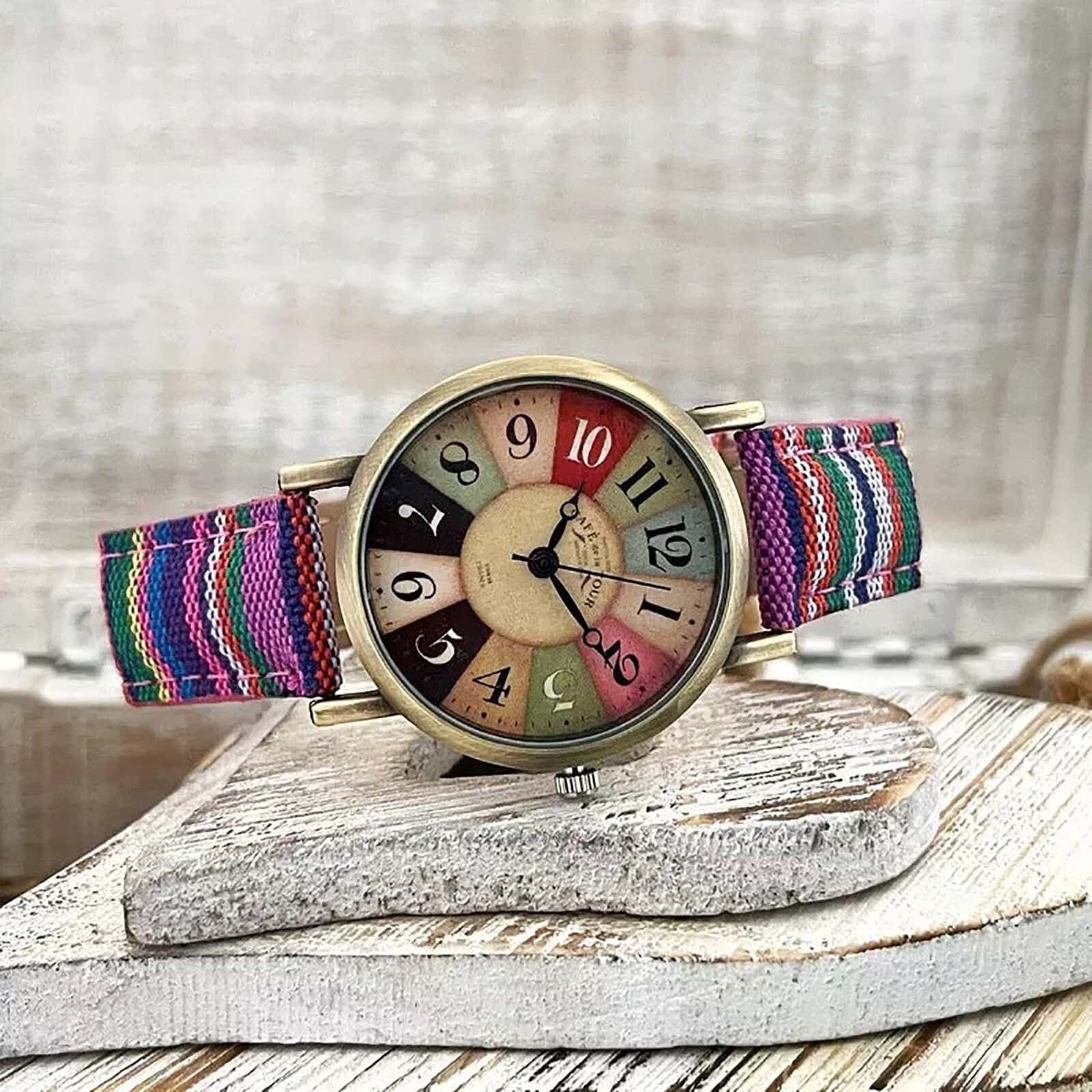 Vintage-Inspired Canvas Strap Watch for Creative Souls