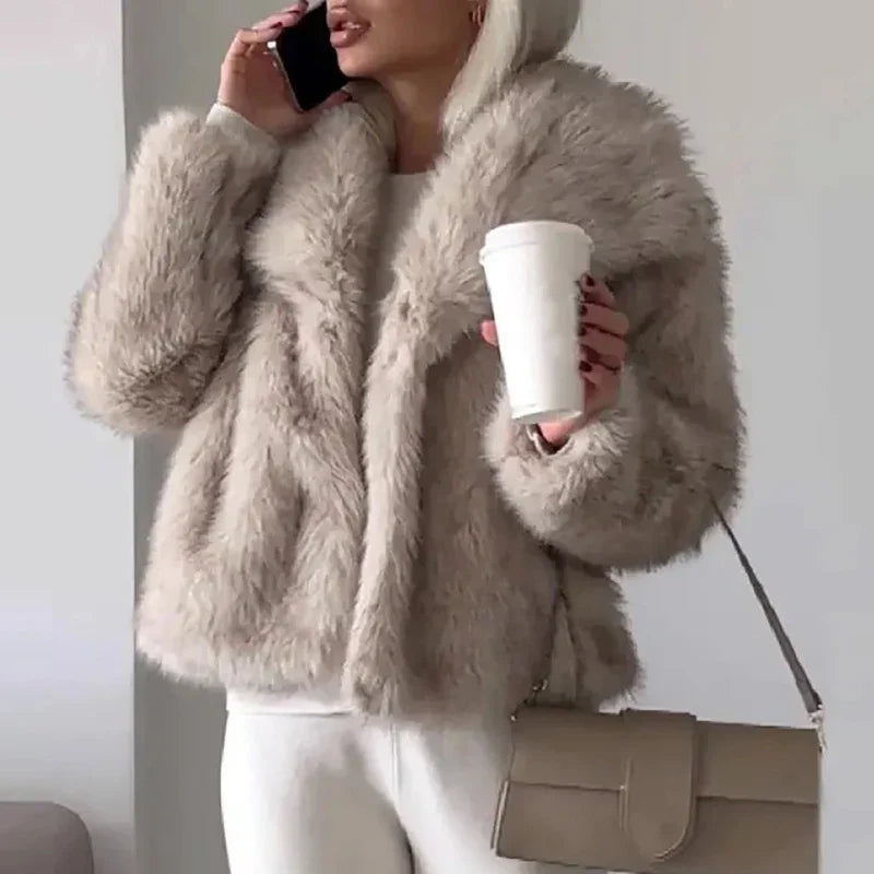 Short Women's Jacket in Faux Fur – Chic Winter Coat for Casual and Semi-Formal Wear