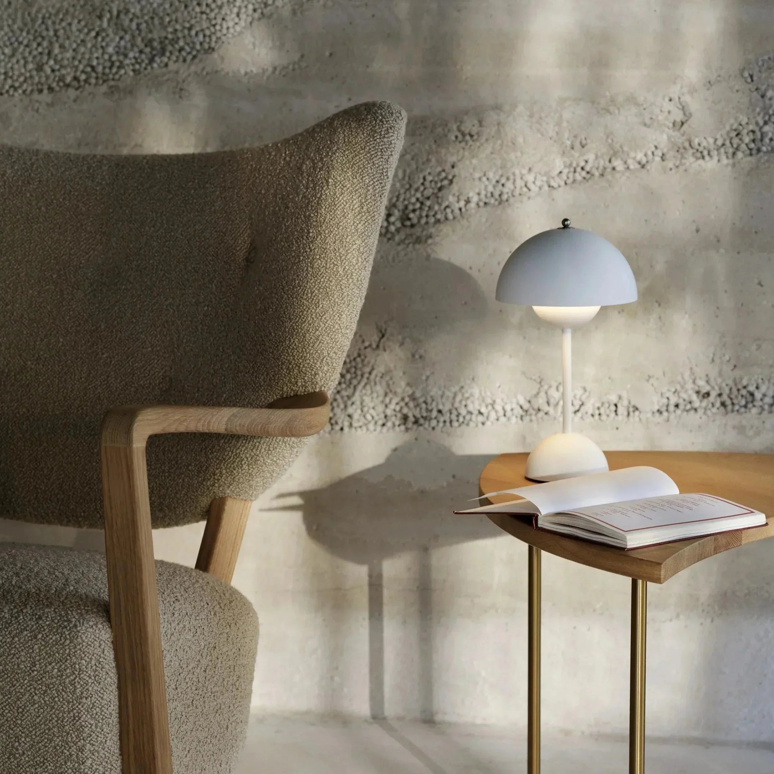 Retro Style Table Lamp – Wireless with 3 Adjustable Brightness Levels