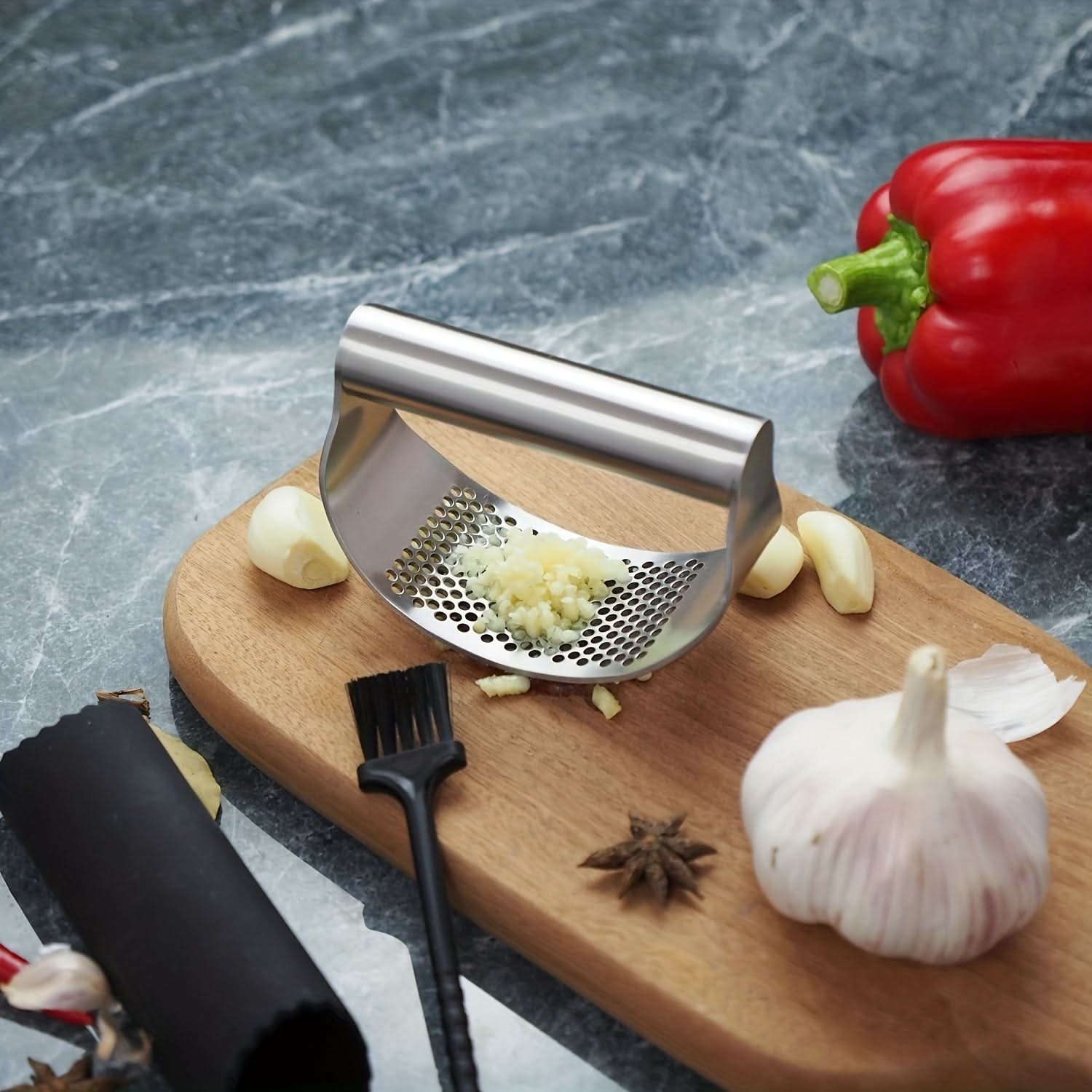 Manual Garlic Press Crusher for Easy Garlic Preparation