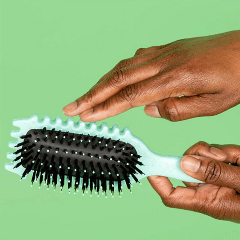 Curl Defining Hairbrush Suitable for Every Hair Type