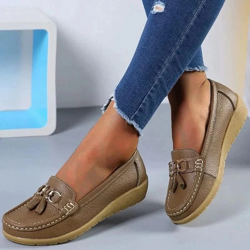 Womens Loafers with Curved Insole Design in Leather