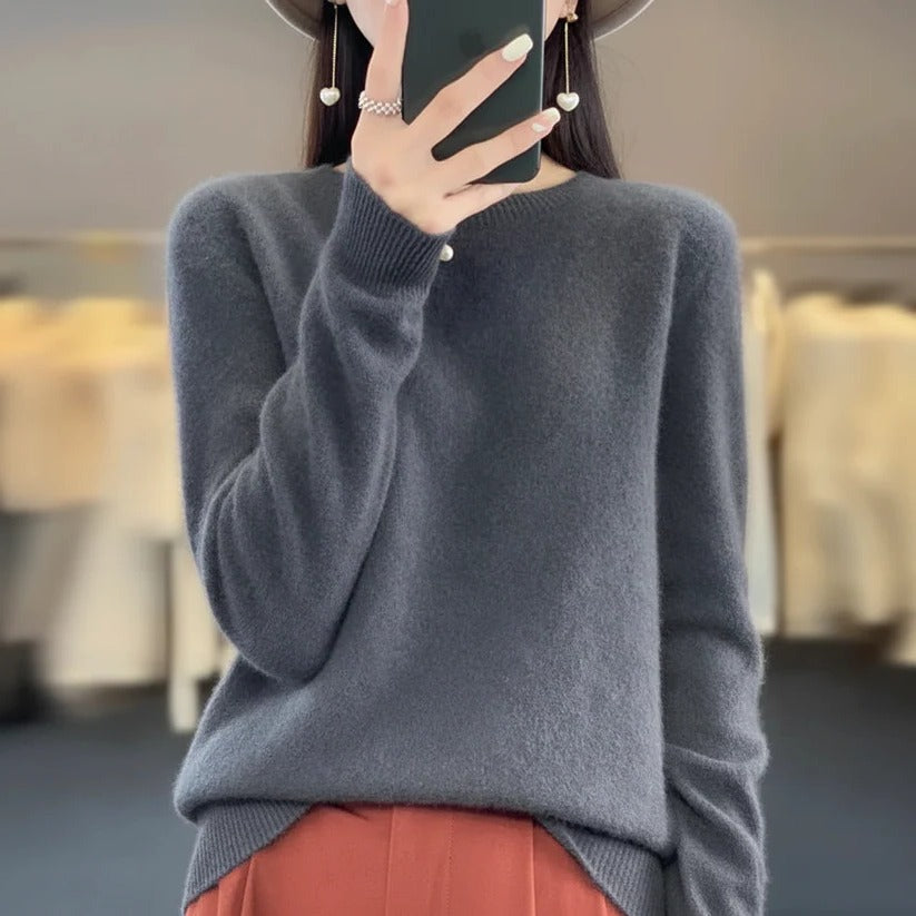 Womens Crewneck Cashmere Sweater - Pullover Style
