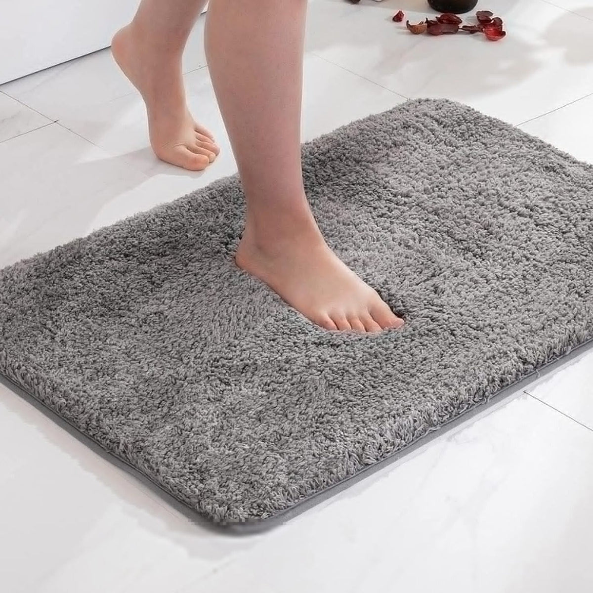 Plush Pile Bath Mat Made of Faux Fur