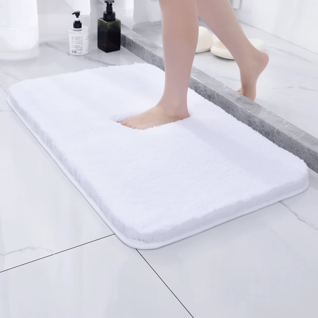 Plush Pile Bath Mat Made of Faux Fur